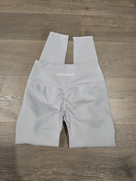 Alphalete Pants - Alphalete Light Gray Seamless Scrunch Leggings Size Medium